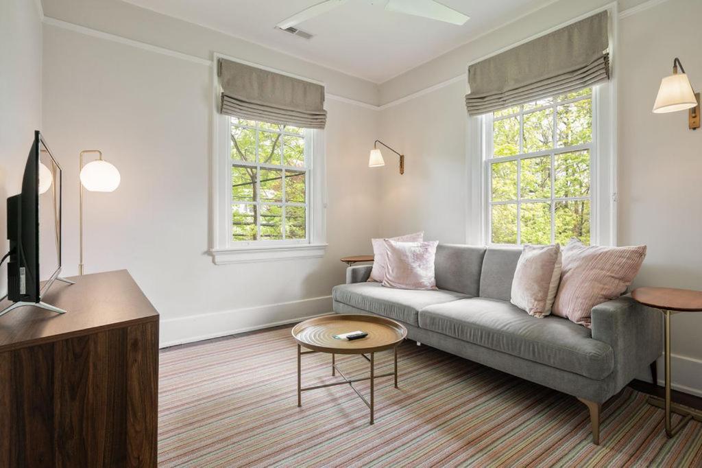 Oakhurst Inn At The University Charlottesville Buitenkant foto